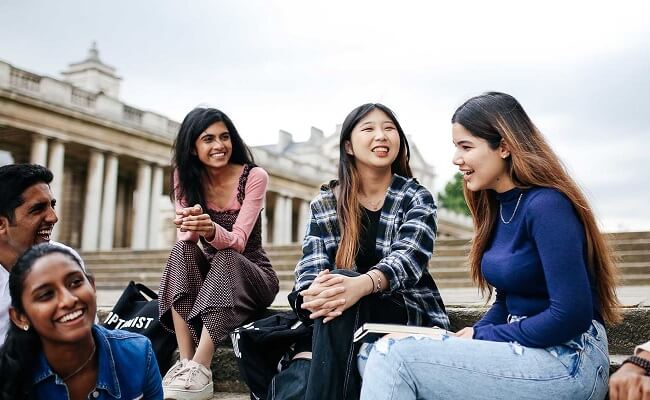 Interesting Offers For Indian Students In UK